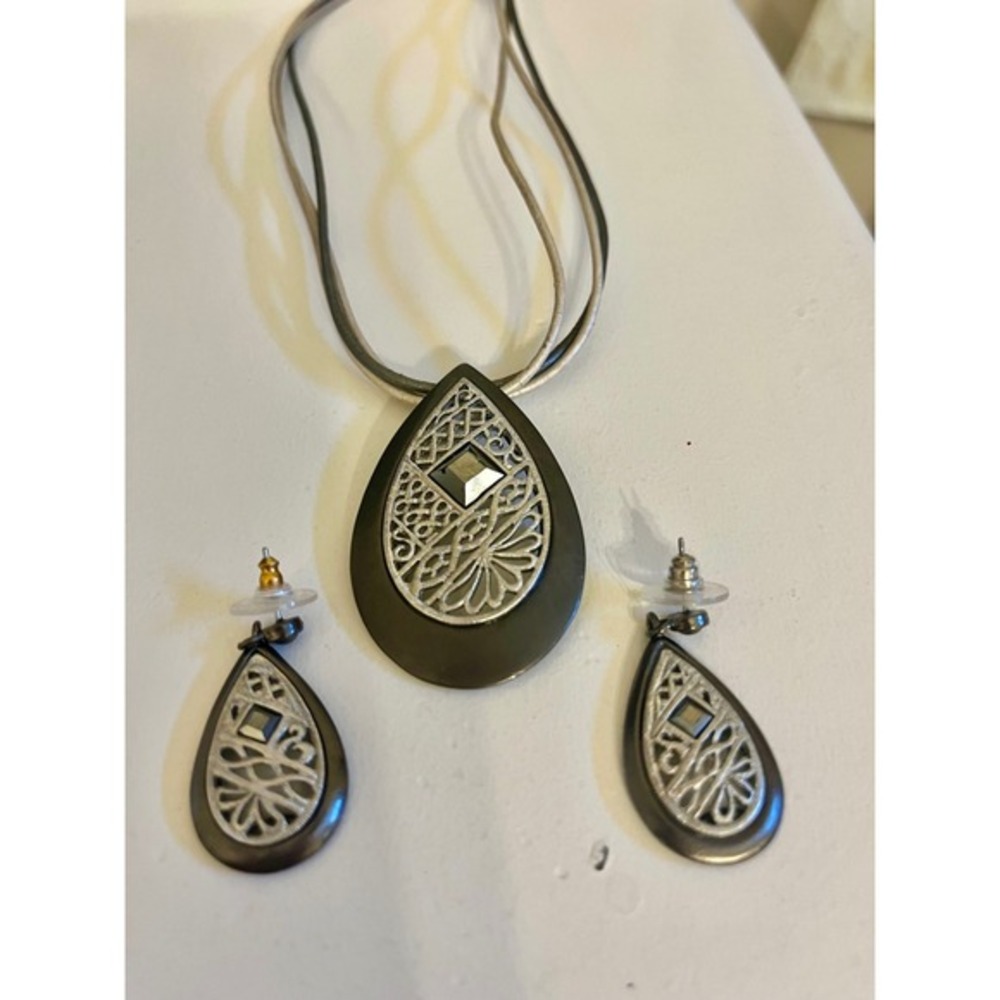 Chicos Teardrop Necklace & Earring Set Filigree Silver Tone Rhinestone Accent